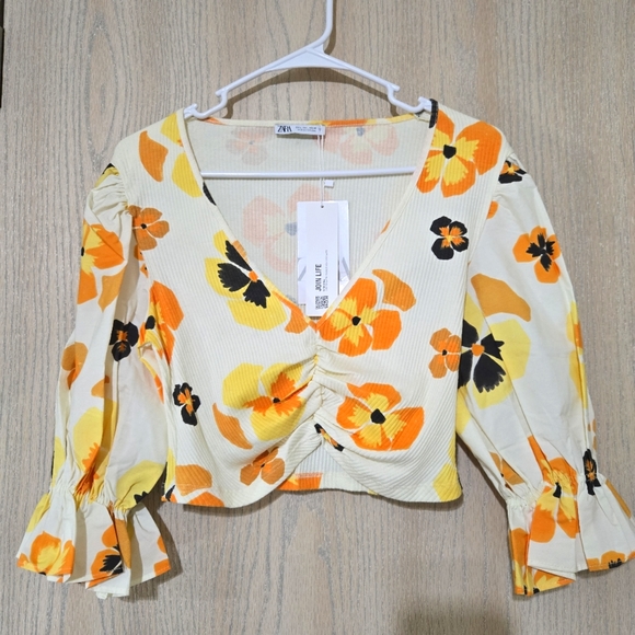 Zara Tops - Zara Crop top. L . NWT